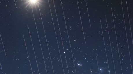 Как мегасистема спутников учится управлять собой