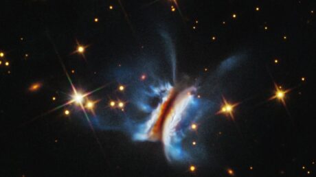 Хаббл раскрывает хаос в крупнейшей планетной колыбели, когда-либо наблюдаемой астрономами