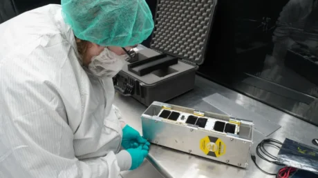 CubeSat SNAPPY отправляется в космос для тестирования нейтринных детекторов