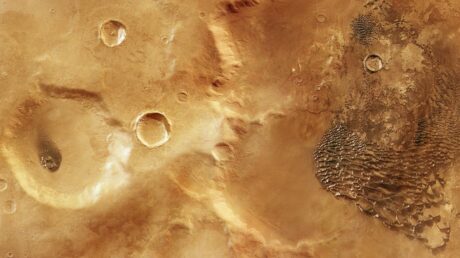 «Mars Express зафиксировал ‘металлические’ волны, катящиеся по древнему кратеру Марса»
